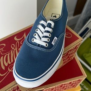 NWT Vans Authentic Navy Blue Limited Edition Size 9